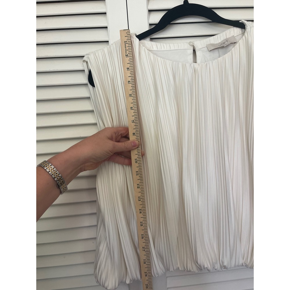 LOFT Ivory Pleated Bubble Hem Sleeveless Top Womens Size Large - Picture 5 of 8